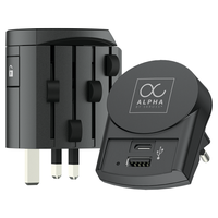 SKROSS Reiseadapter ALPHA mit USB-Ladegerät 1x Typ C + 1x Typ A, 10A, schwarz